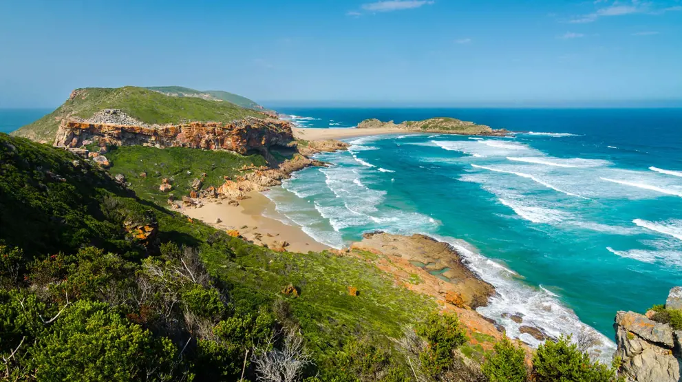 Besøg Plettenberg Bay på den sceniske Garden Route på din Sydafrika-rejse.