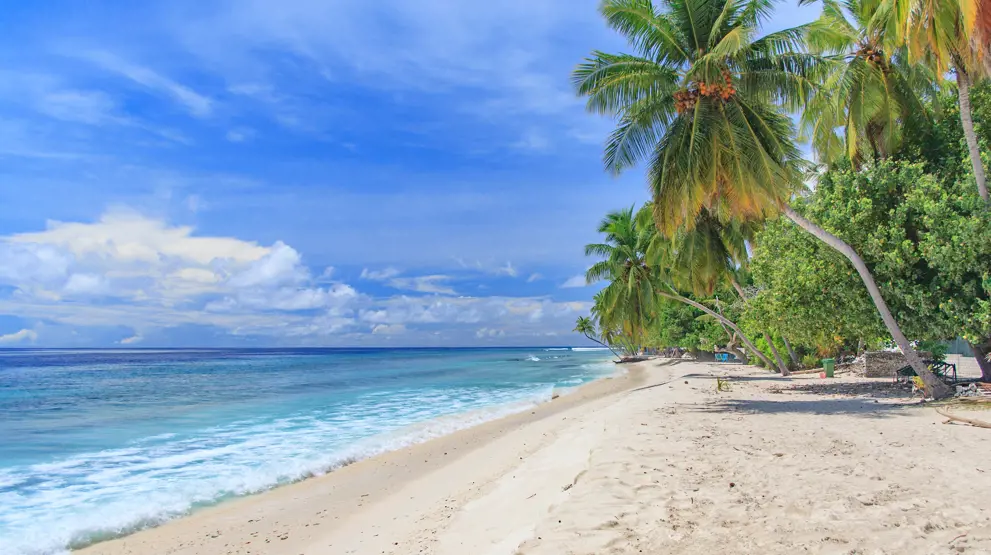 Strand på Maalhos, en lokal ø i Baa Atoli