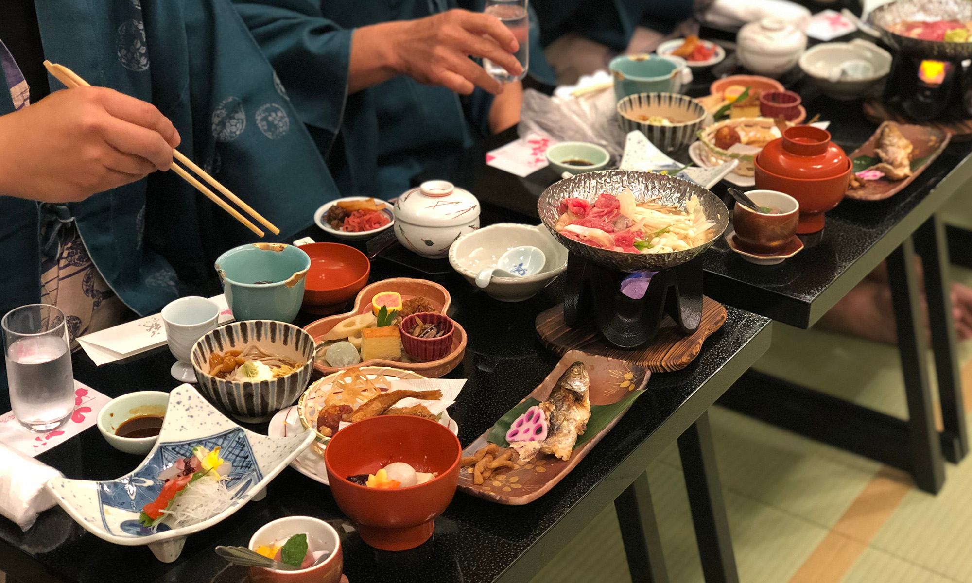 Oplev en traditionel kaiseki-middag, der typisk består af 8-12 retter.