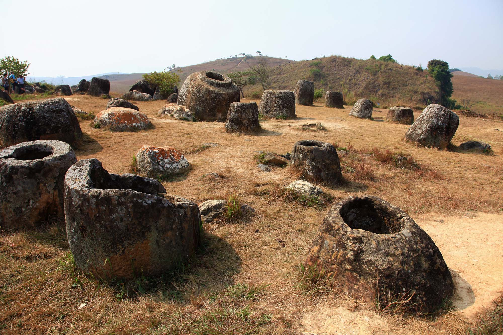 Se de mystiske og tonstunge krukker i Plain of Jars.