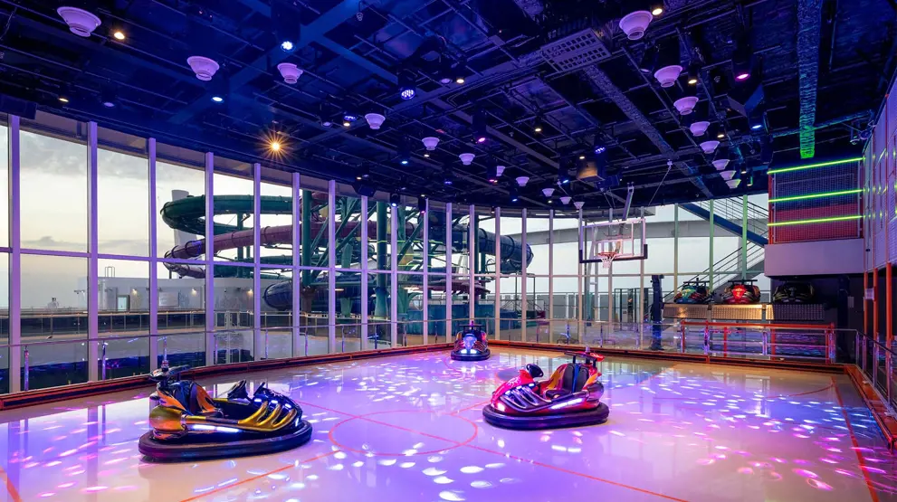 Bumper cars er en klassisk forlystelse, der byder på en sjov og uforglemmelig aktivitet for både børn og voksne