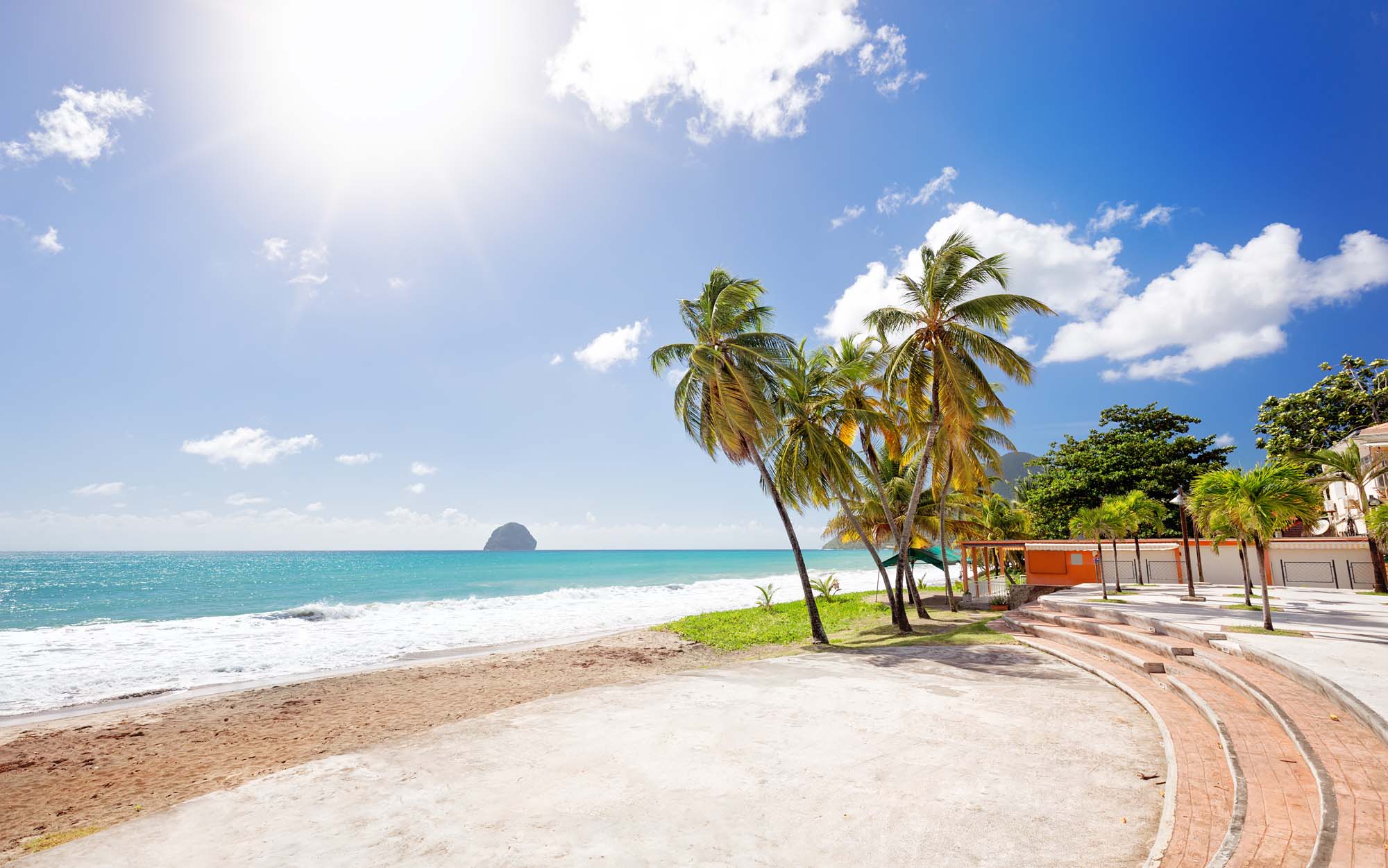 Krydstogter i Caribien kan foretages hele året rundt med det milde tropiske klima