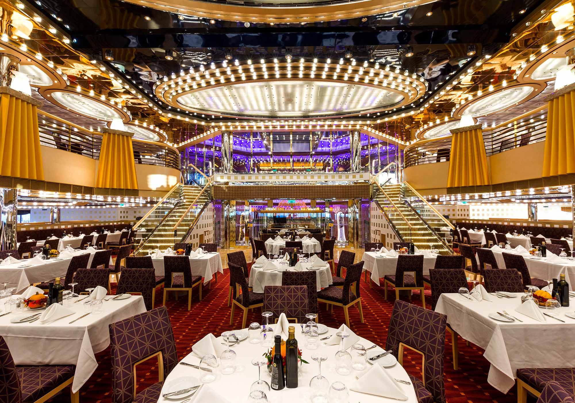 Adularia - en af hovedrestauranterne ombord