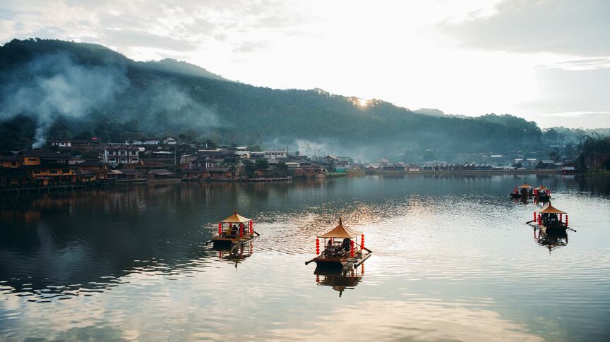 Oplev uberørte landsbyer som Mae Hong Son på din rejse til Nordthailand.