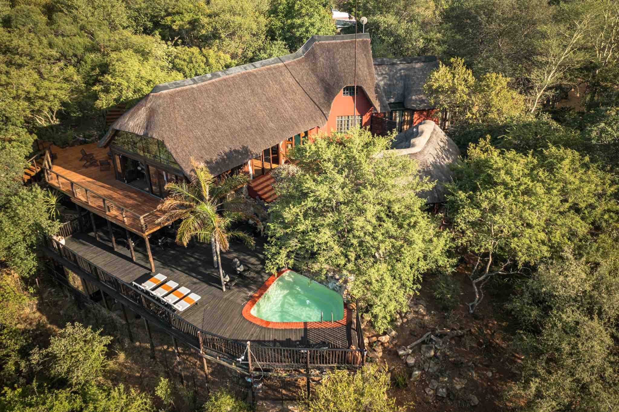 Nambu Camp ligger fredfyldt i grønne omgivelser