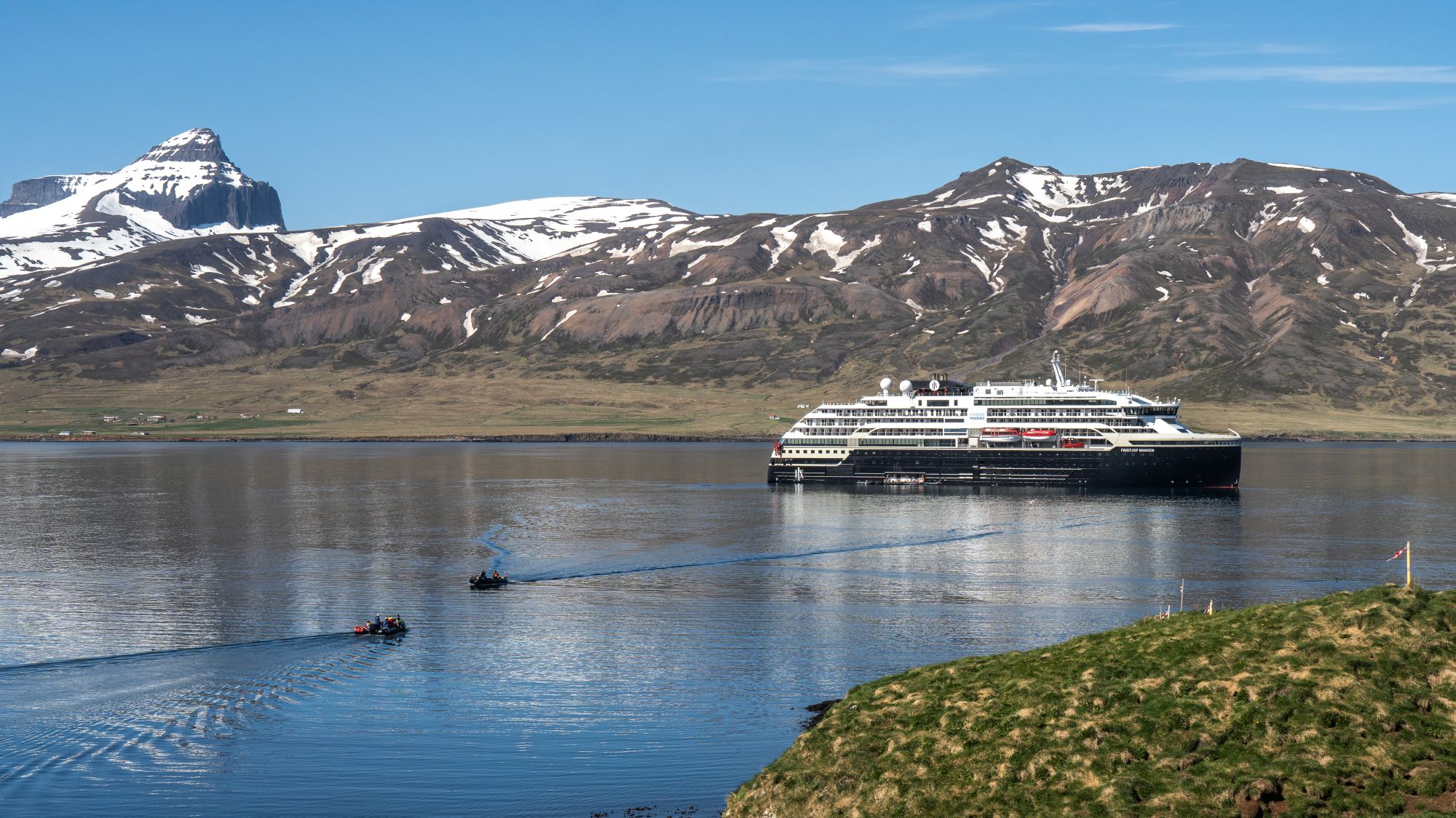 MS Fridtjof Nansen ved Bakkagerði på Island | Foto: Timo Heinz/HX
