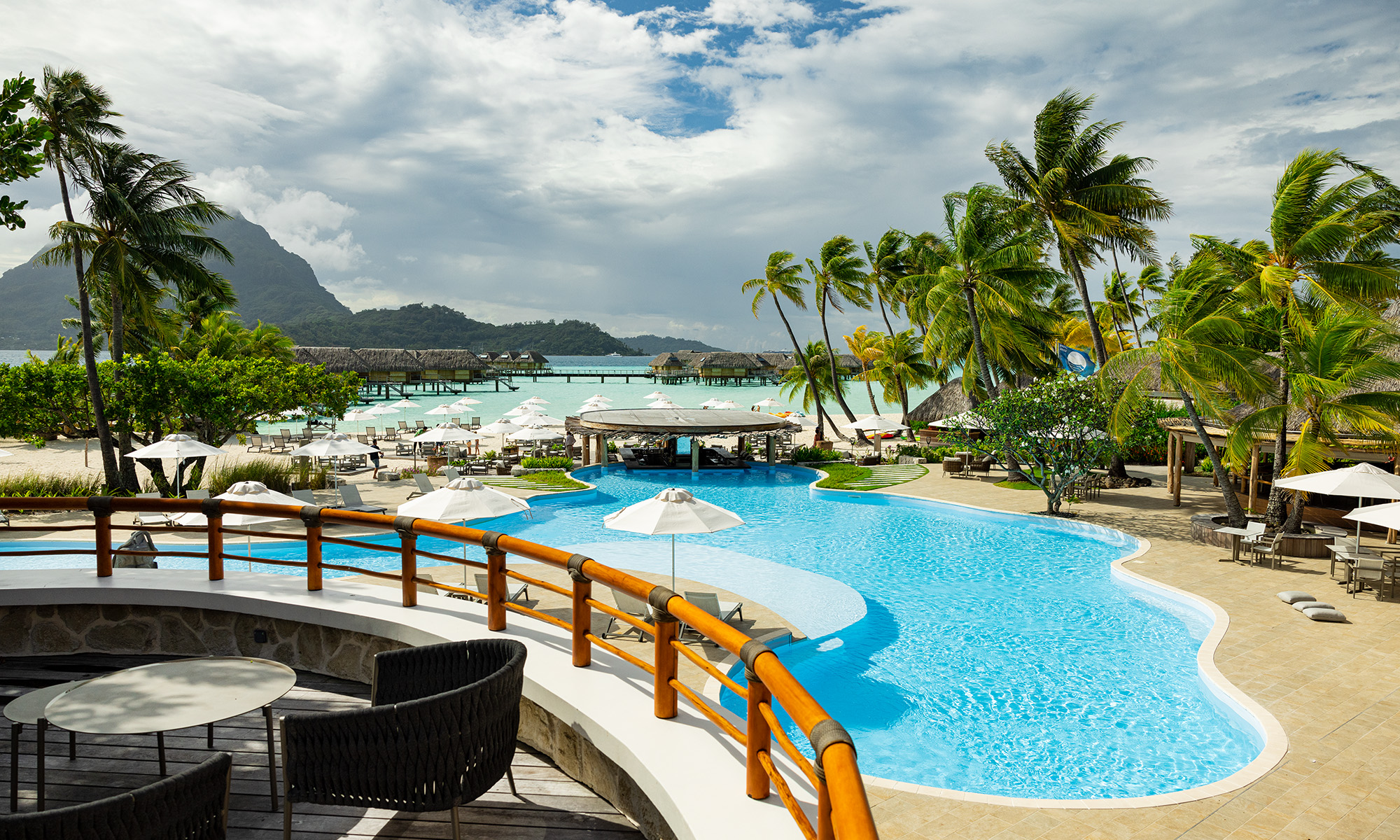 Poolen på Le Bora Bora by Pearl Resorts | © Grégoire Le Bacon
