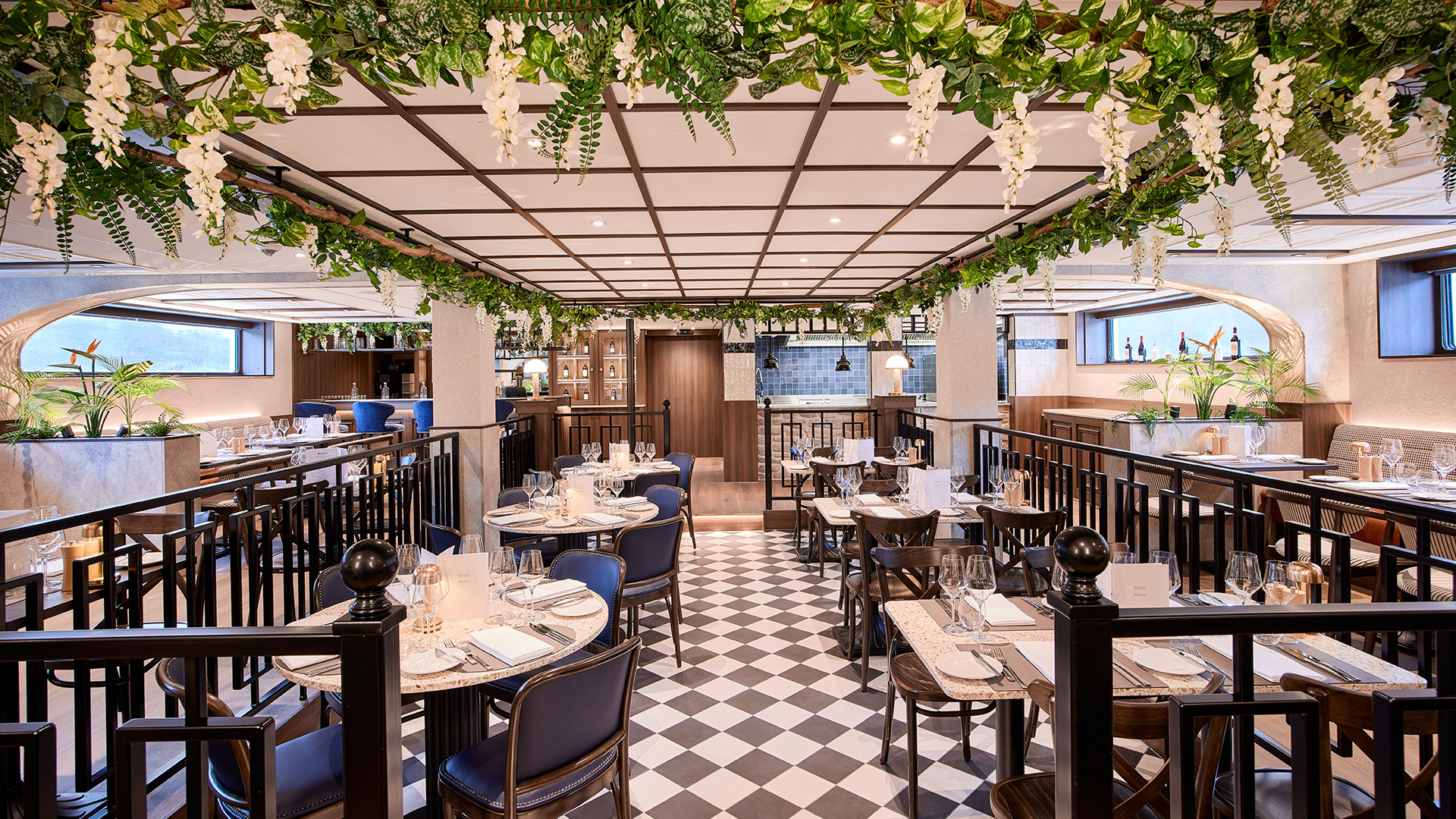 Moments Restaurant med italiensk cuisine ombord