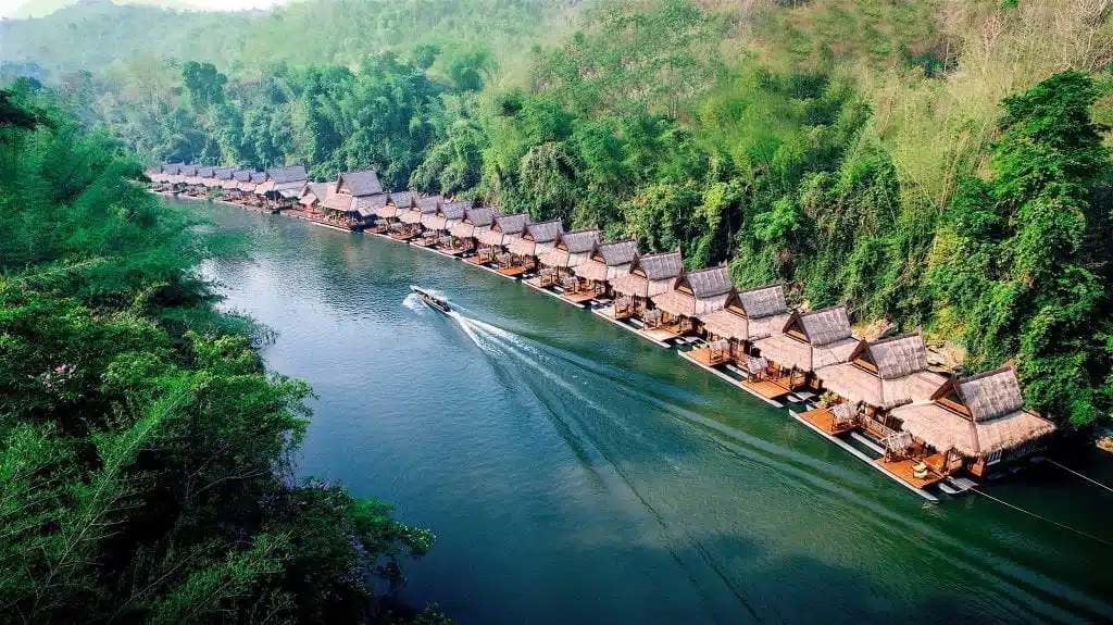 Overnat på et flydende hotel på smukke River Kwai.