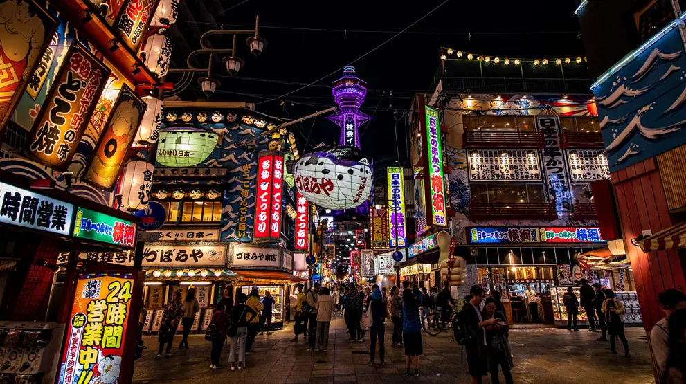I besøger Osaka, som er kendt for sin spændende madscene og livlige natteliv