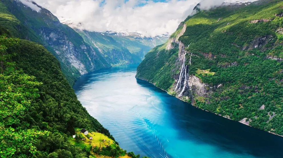 Geirangerfjorden er en af Norges mest kendte fjorde, og et UNESCO Verdensarvsted