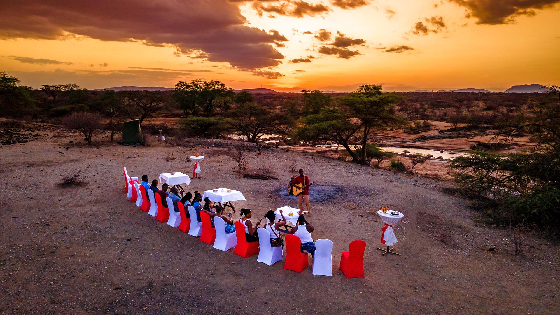 Sundowner med drinks og musik