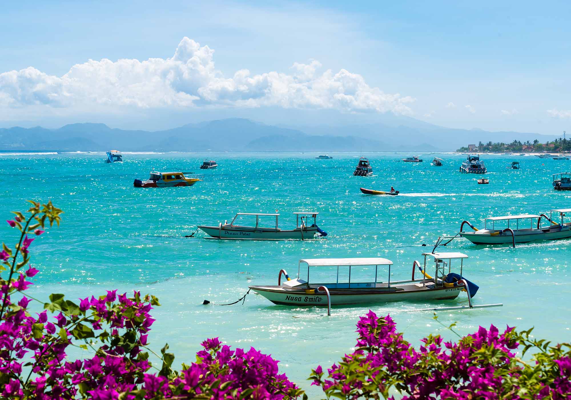 På denne tur sejler I mellem flere skønne indonesiske øer