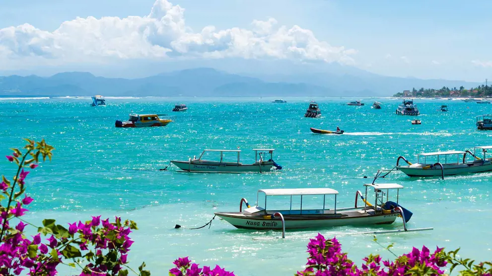 På denne tur sejler I mellem flere skønne indonesiske øer