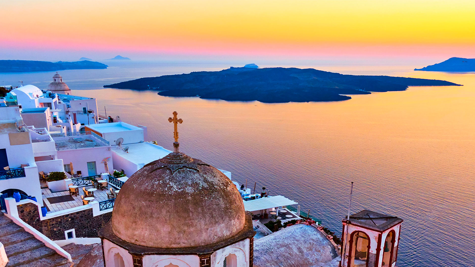 Det østlige Middelhav med Brilliance of the Seas - her solnedgang over Santorini