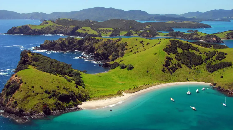 Bay of Islands er en smuk kystregion i den nordlige del af New Zealand
