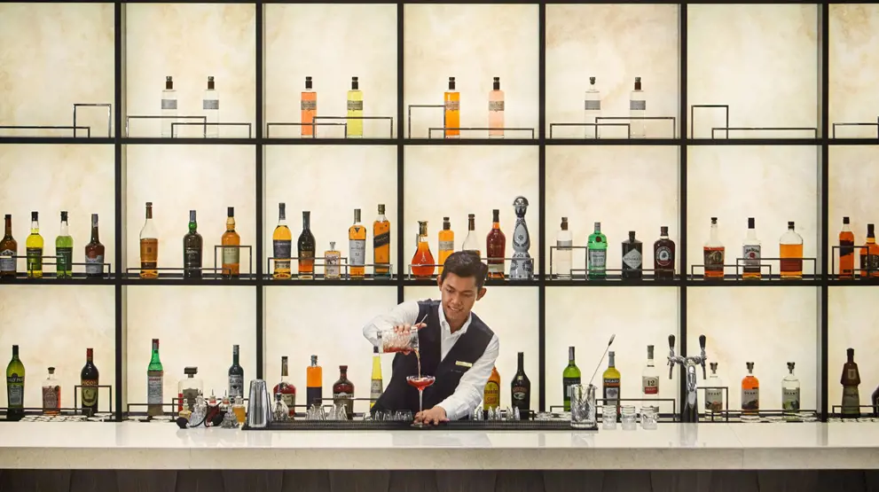 Ombord på Explora I finder I barer med et væld af lækre drinks, champagne og cocktails