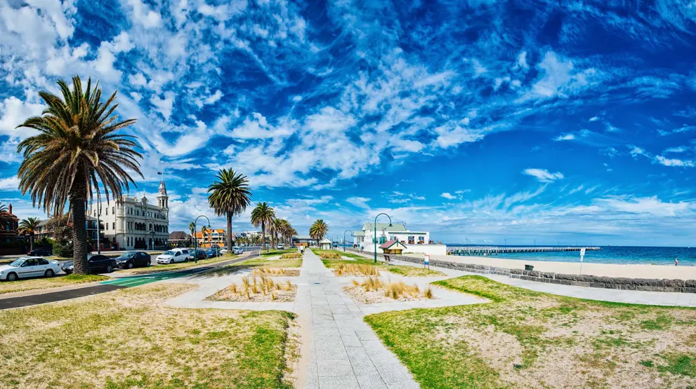 Tag på stranden og nyd en dukkert i havet i St. Kilda på din Melbourne-rejse.