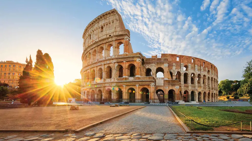 Oplev historiske seværdigheder som Colosseum i Rom, Italien på et krydstogt i Middelhavet