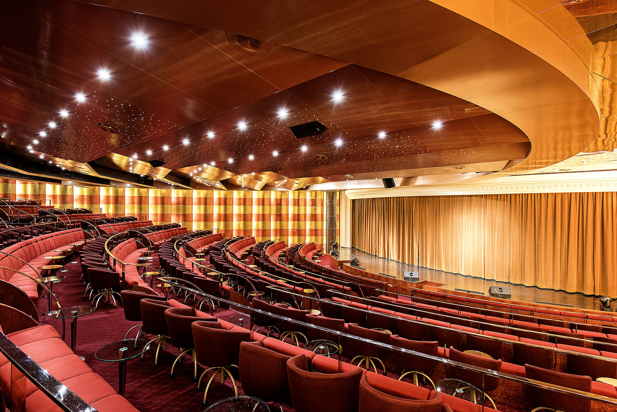 Nyd shows i skibets teater 