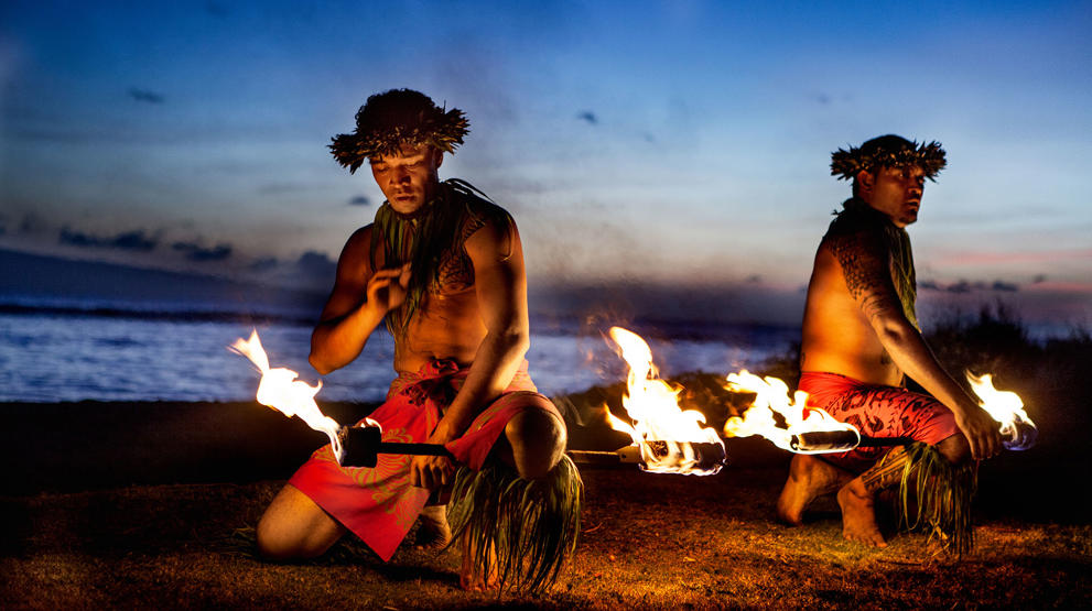 Oplev den polynesiske kultur til en "luau", en fest med lokal mad, musik og show