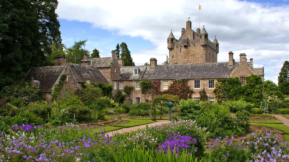 Besøg den charmerende skotske by Invergordon med gamle slotte