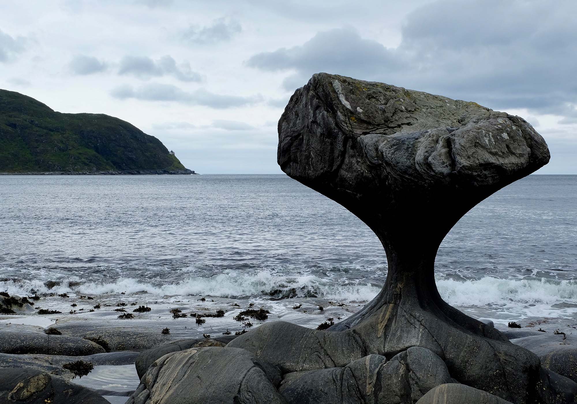 Se Kannesteinen i Måløy