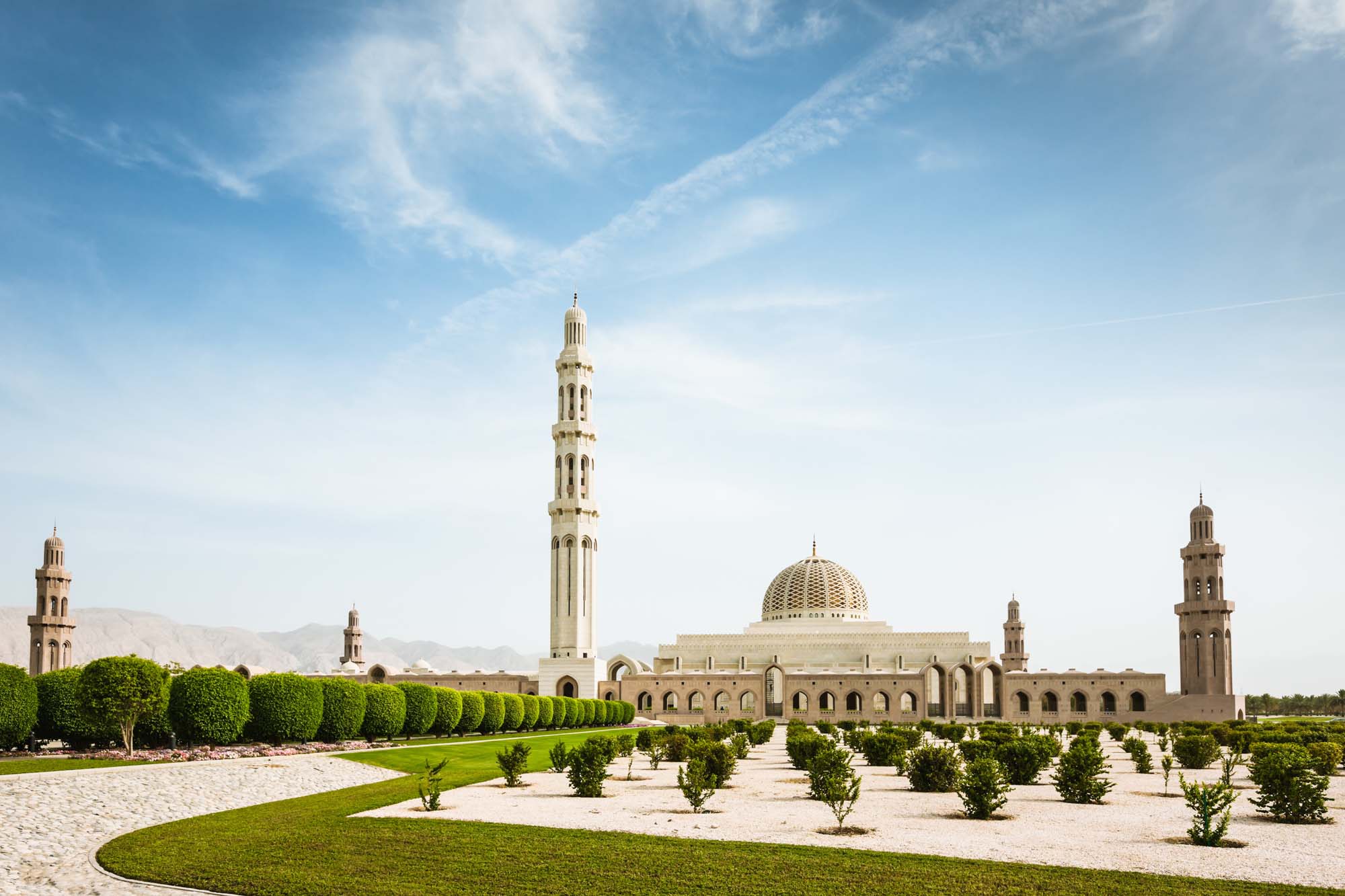 Se den flotte Sultan Qaboos Grand Mosque i Oman på et krydstogt i Mellemøsten