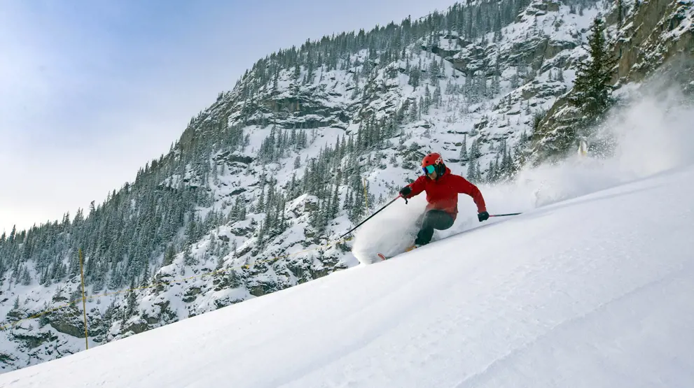 På rejser til Banff kan du stå på ski flere steder, bl.a. på Mount Norquay.