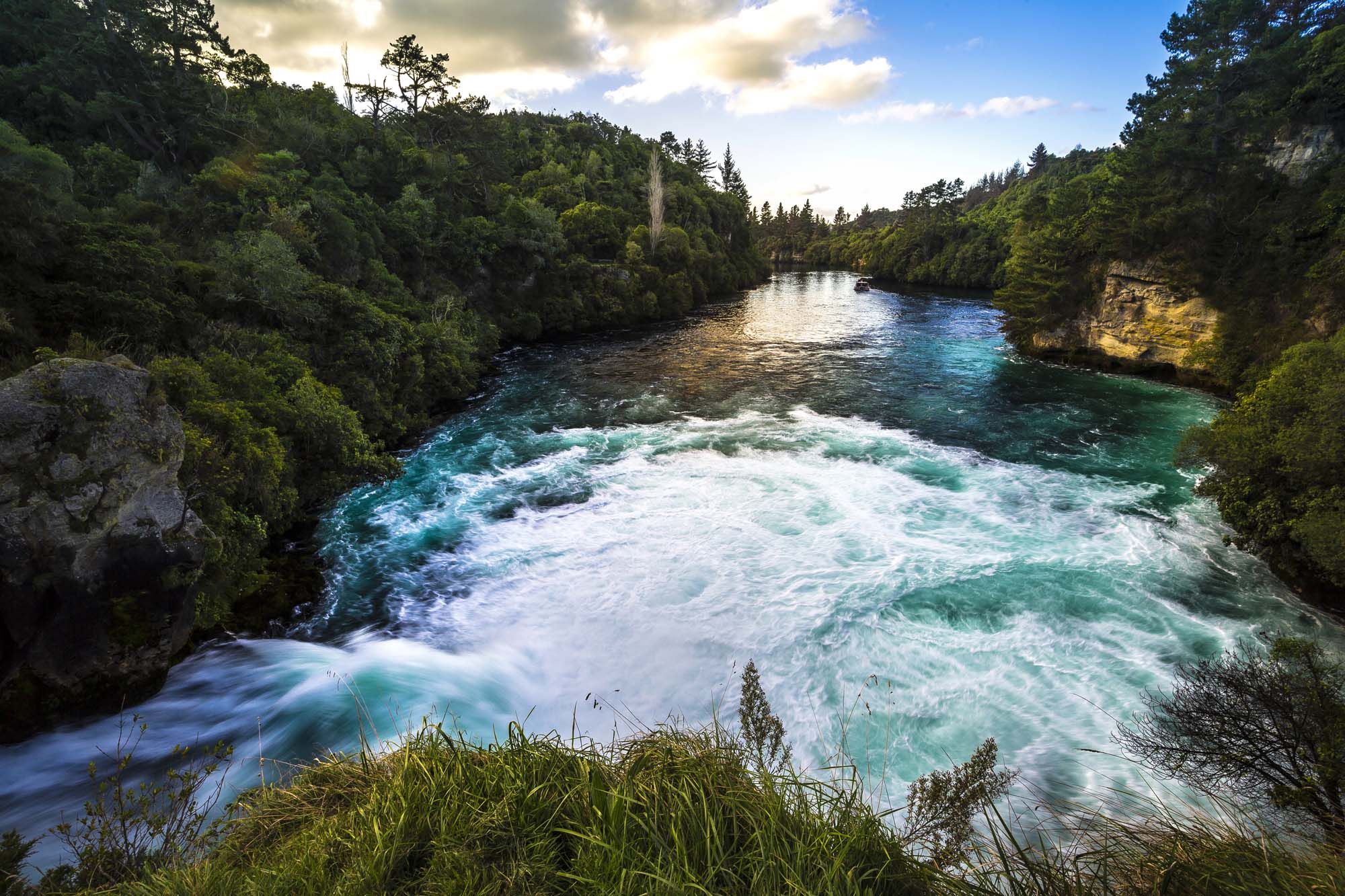 I Taupo kan du bl.a. se de flotte Huka Falls.