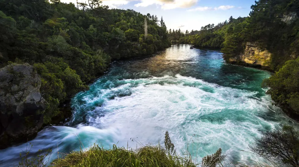 I Taupo kan du bl.a. se de flotte Huka Falls.