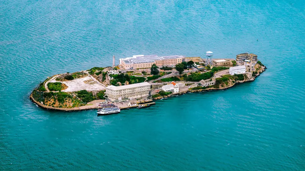 Alcatraz Island husede tidligere et højrisikofængsel, og er en spædnende seværdighed i dag