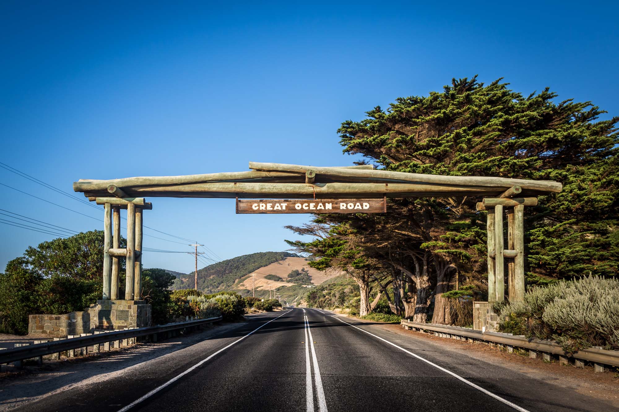australia-victoria-great-ocean-road-sign-iStock-484715565