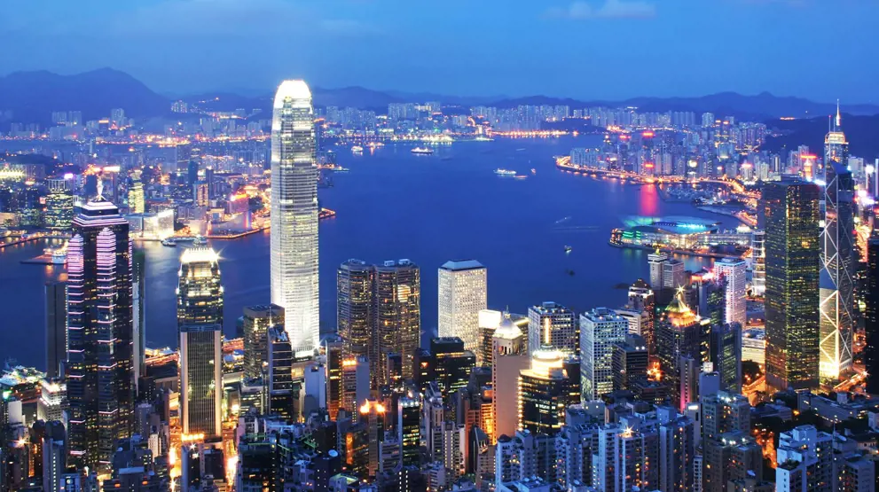 Storbyliv og futuristiske højhuse imponerer i Hong Kong på et world cruise