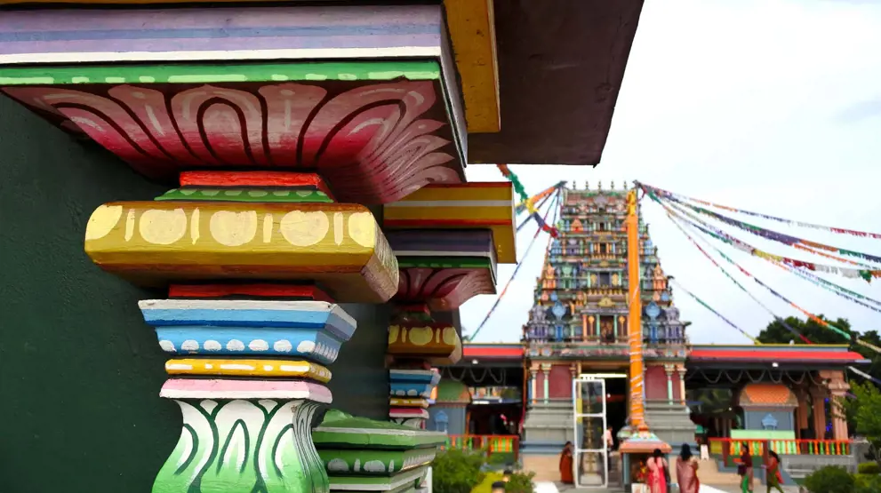 Udforsk Nadi med hinduistiske templer og multikulturel stemning på din Fiji-rejse.