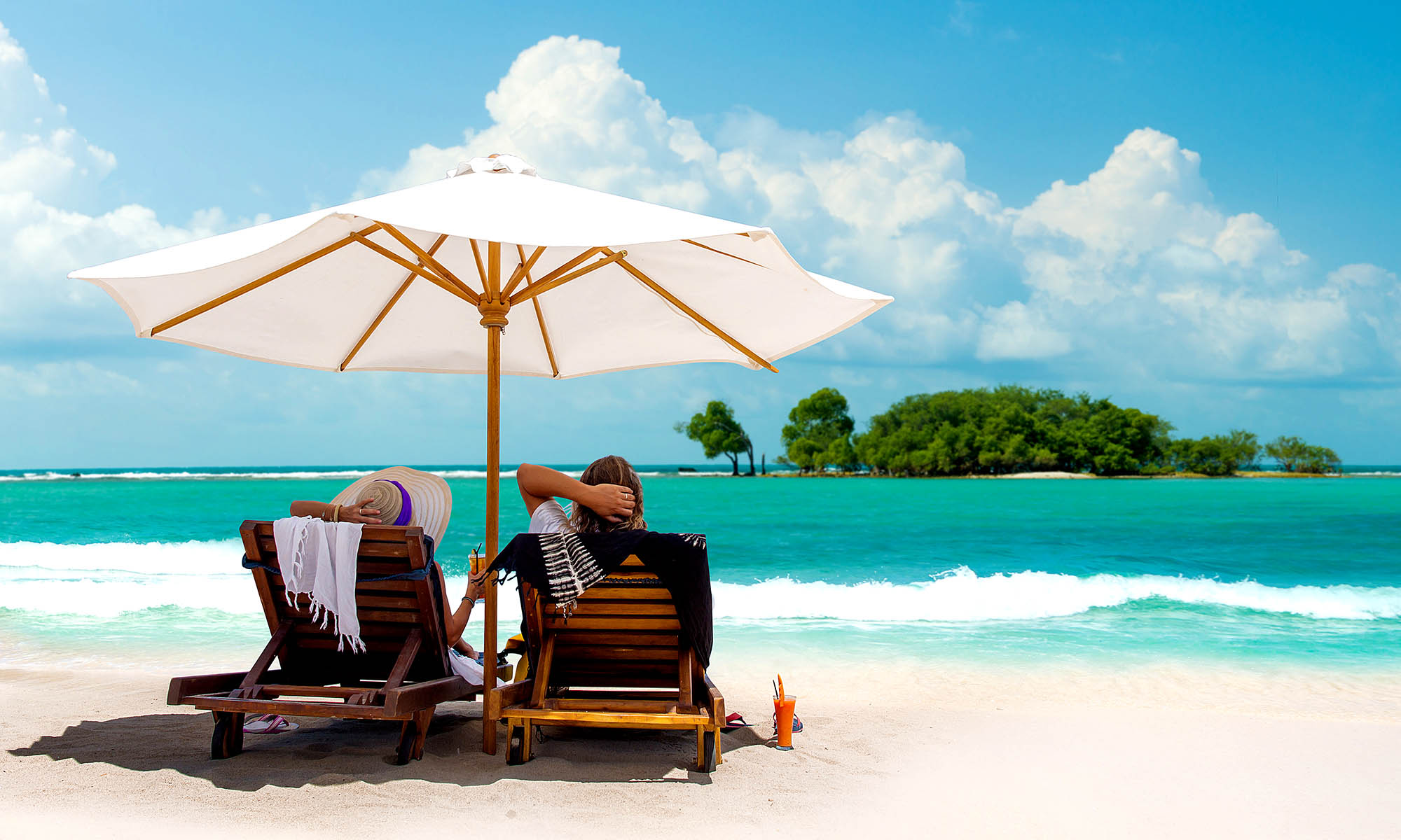 Rejser til Indonesien byder på badeferie og afslapning ved stranden.