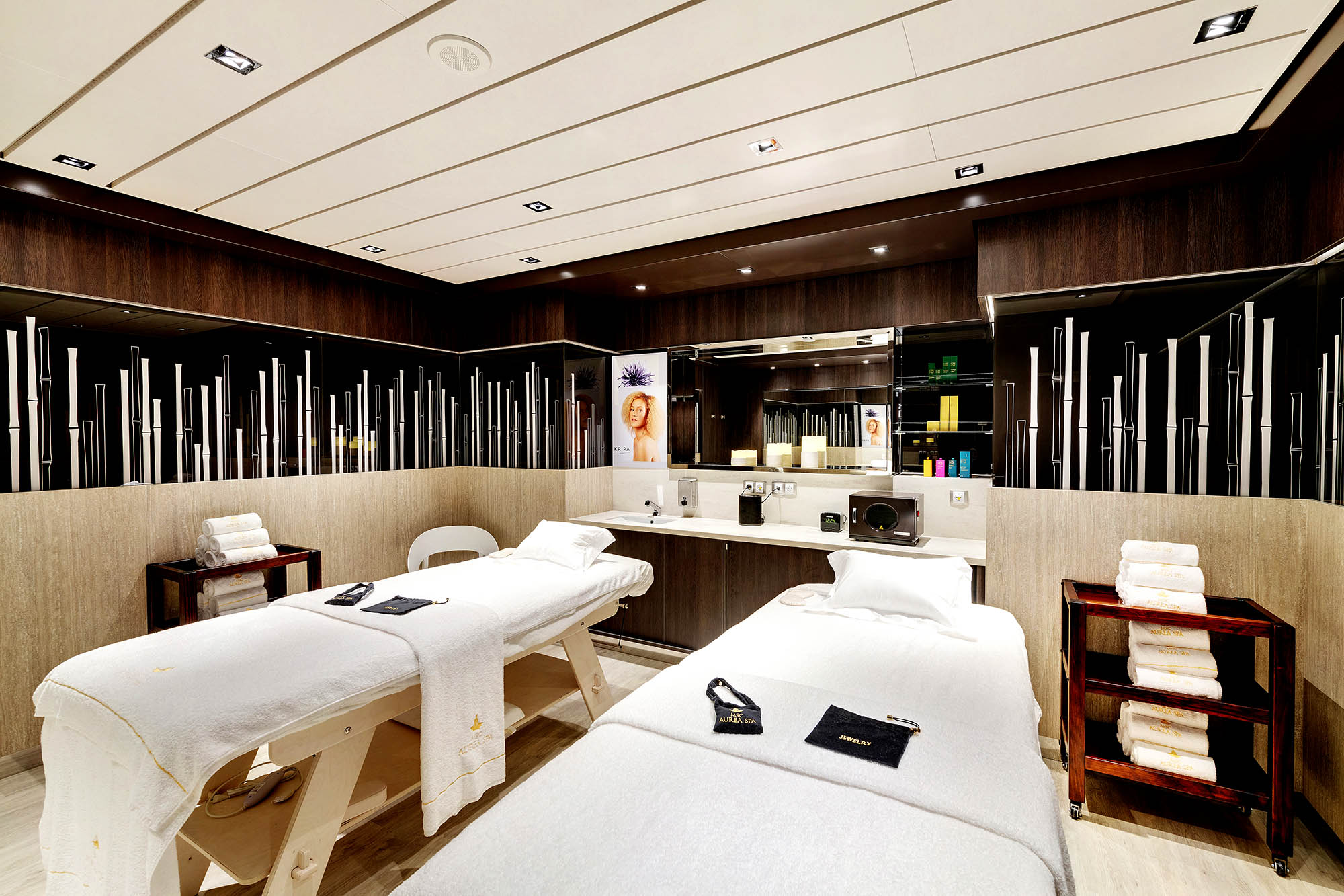 Slap af og nyd det i skibets Aurea Spa