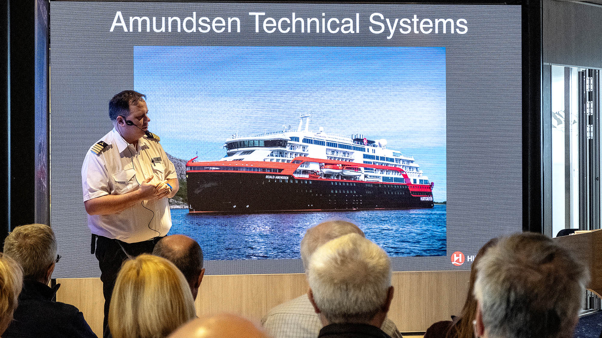 Foredrag og præsentationer om bord | Foto: Andreas Klaussner