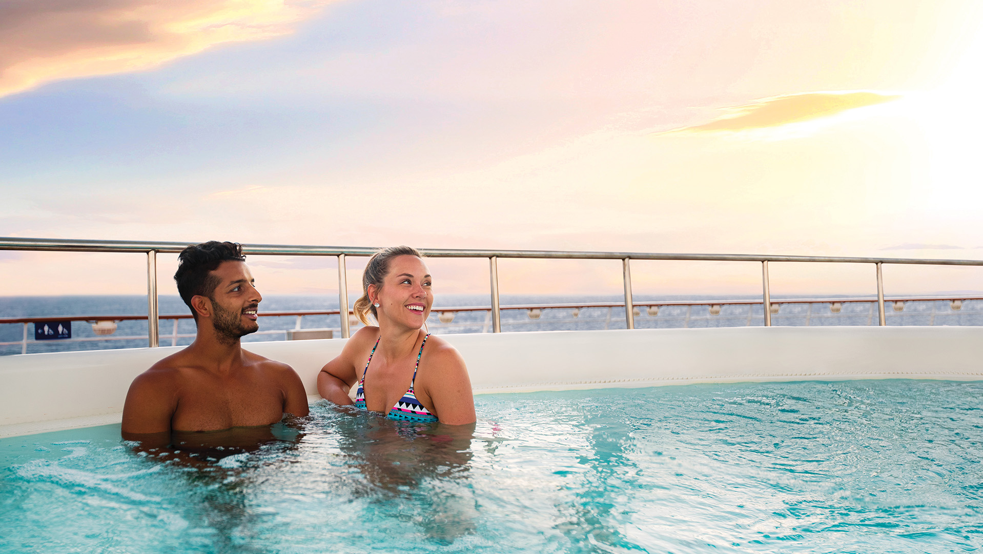 Rejsen foregår på Explorer of the Seas, der tilbyder en verden af underholdning såvel som afslapning