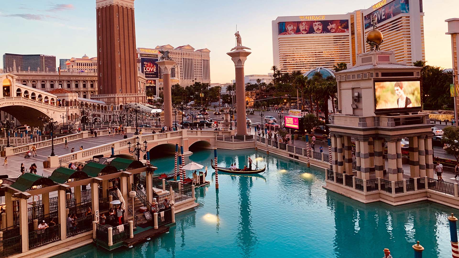 Tag en gondoltur rundt om hotellet The Venetian