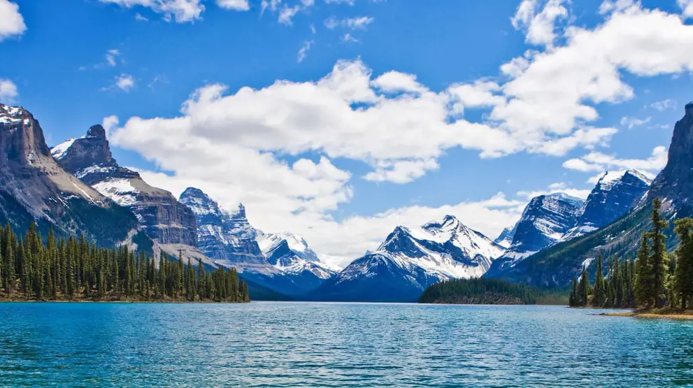 Se skønne Maligne Lake på rejser til Jasper National Park.
