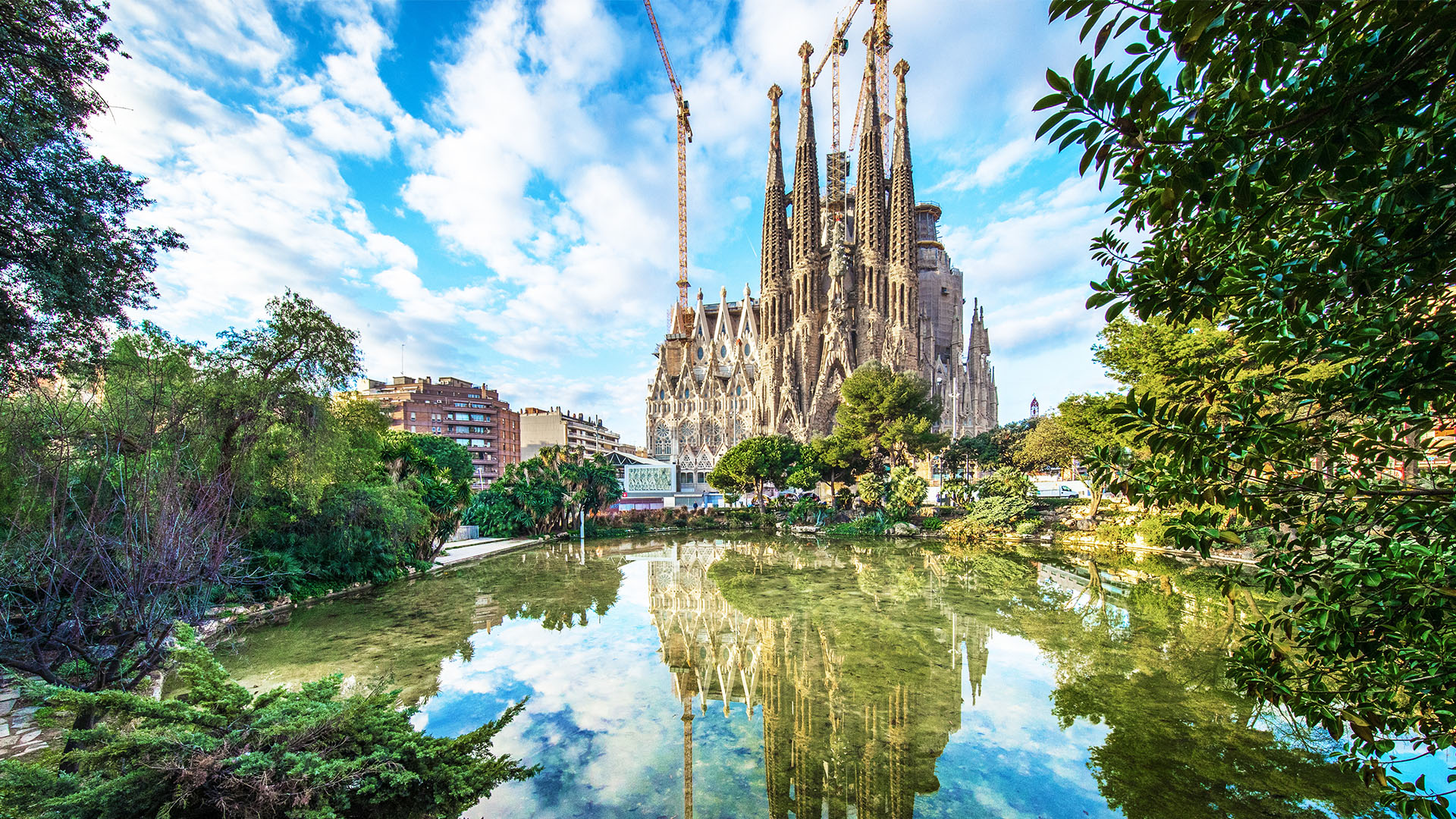 Krydstogtet starter i Barcelona, hvor I kan se La Sagrada Familia