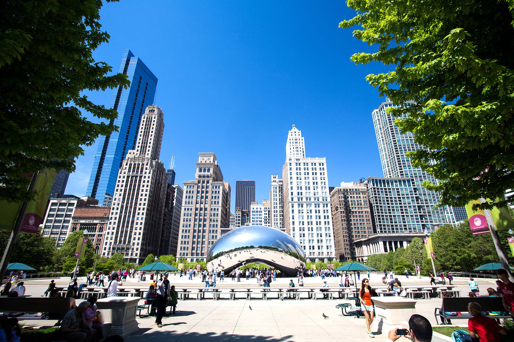 Turen starter i Chicago, hvor I kan spejle jer i skulpturen "Cloud Gate" (Foto: Adam Alexander)