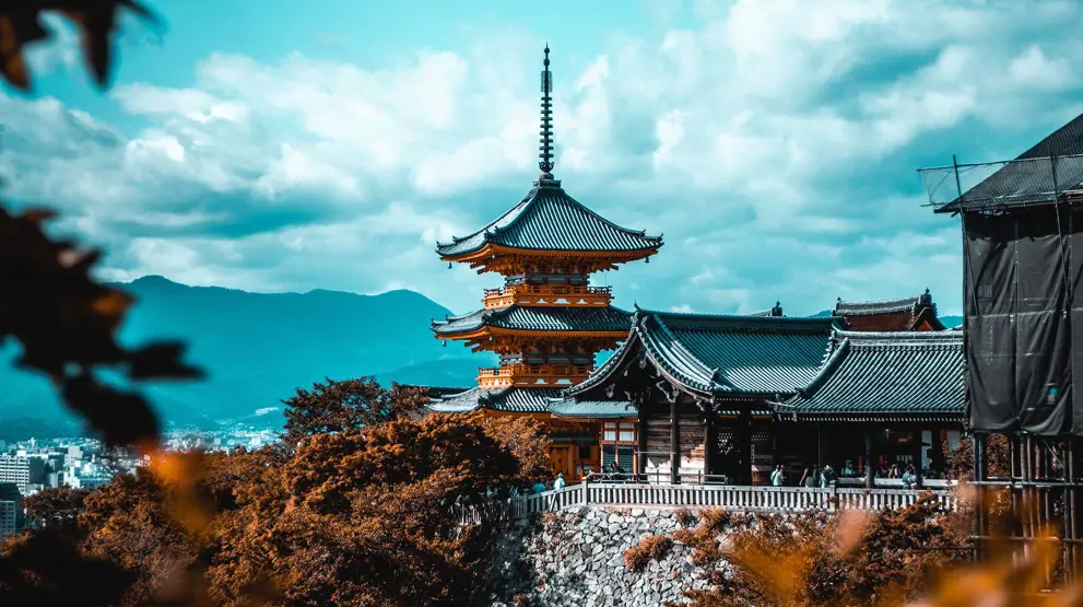 Kiyomizu-dera er blot ét af de mange templer, du kan se på rejsen til Kyoto