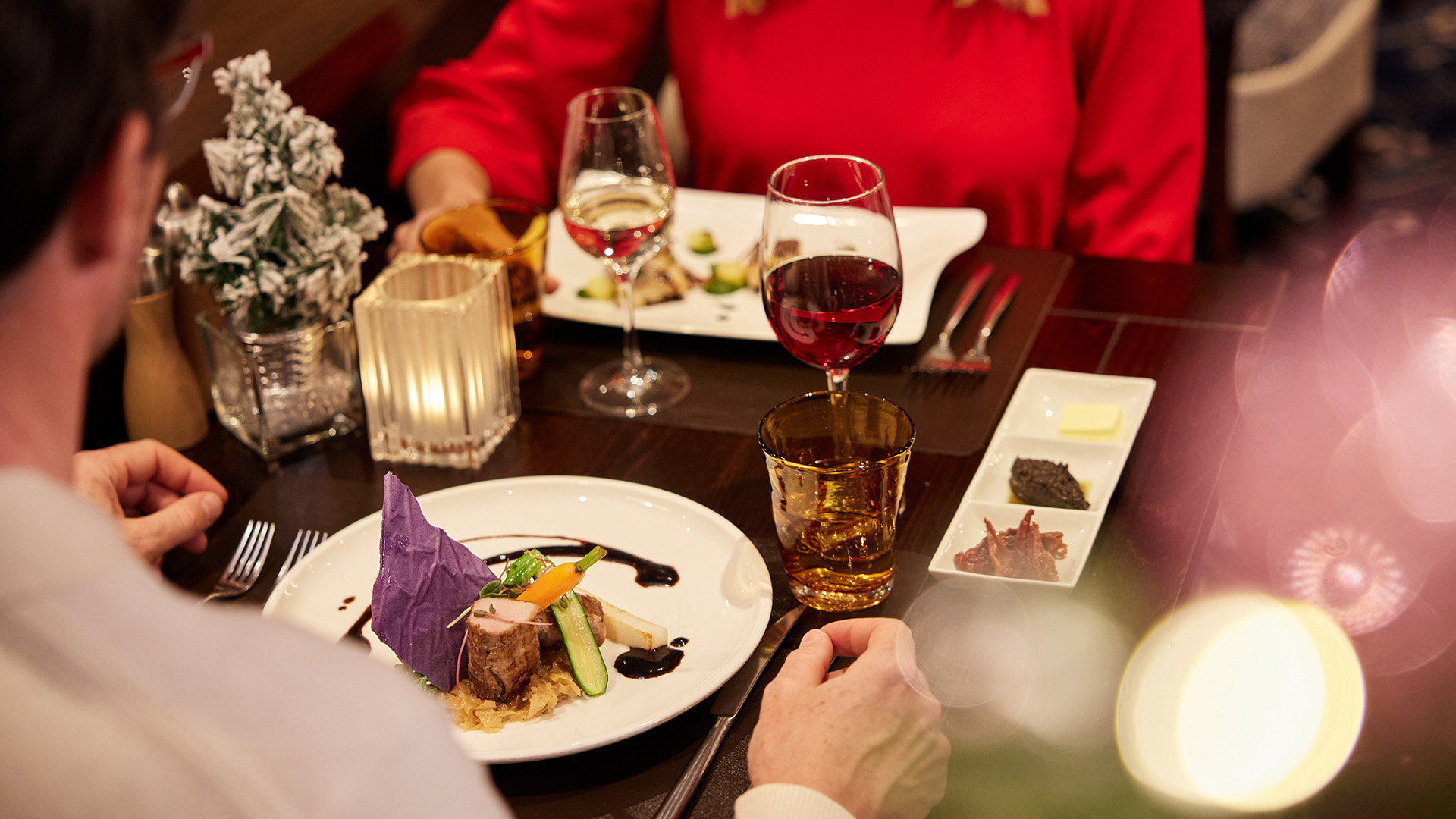 Nyd godt af all inclusive med alle måltider og drikkevarer inkluderet ombord