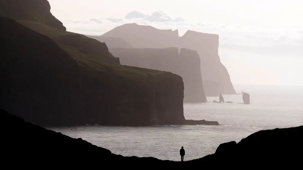 Færøerne bliver ofte indhyllet i tåge, men det gør ikke rejsen mindre fornøjelig