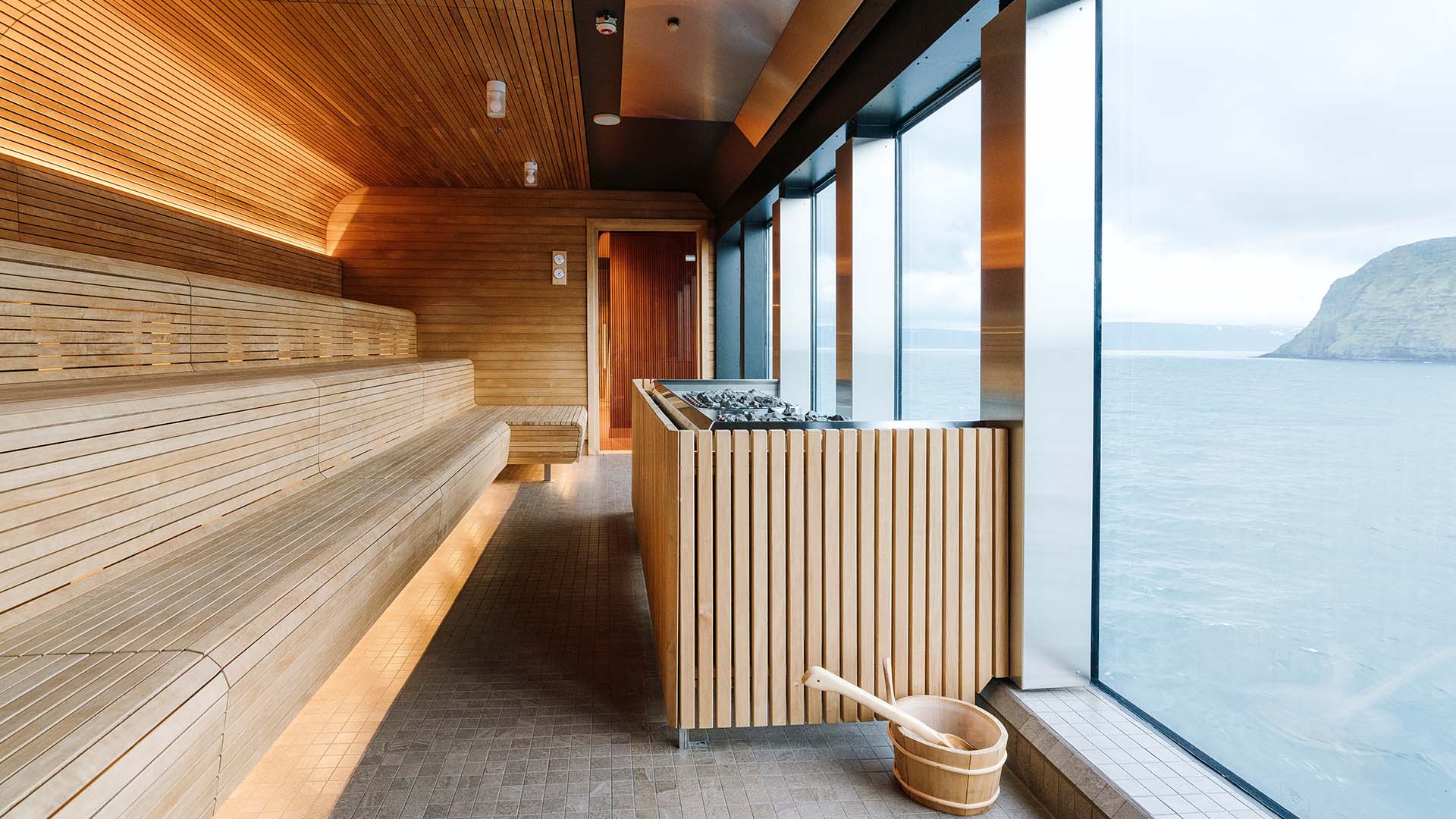 Nyd saunaen ombord med flotte udsigter undervejs