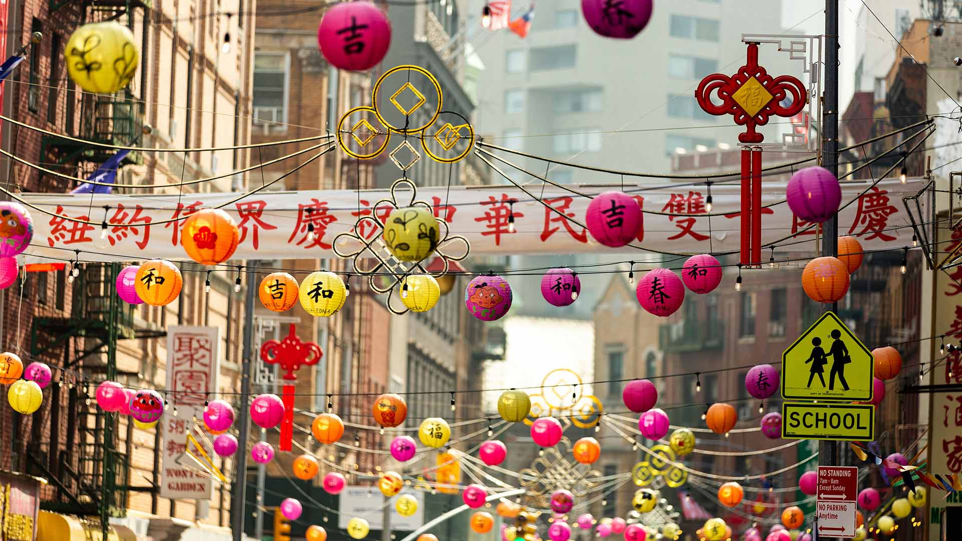 Besøg Chinatown med de farverige lanterne og lækre dim sum-restauranter