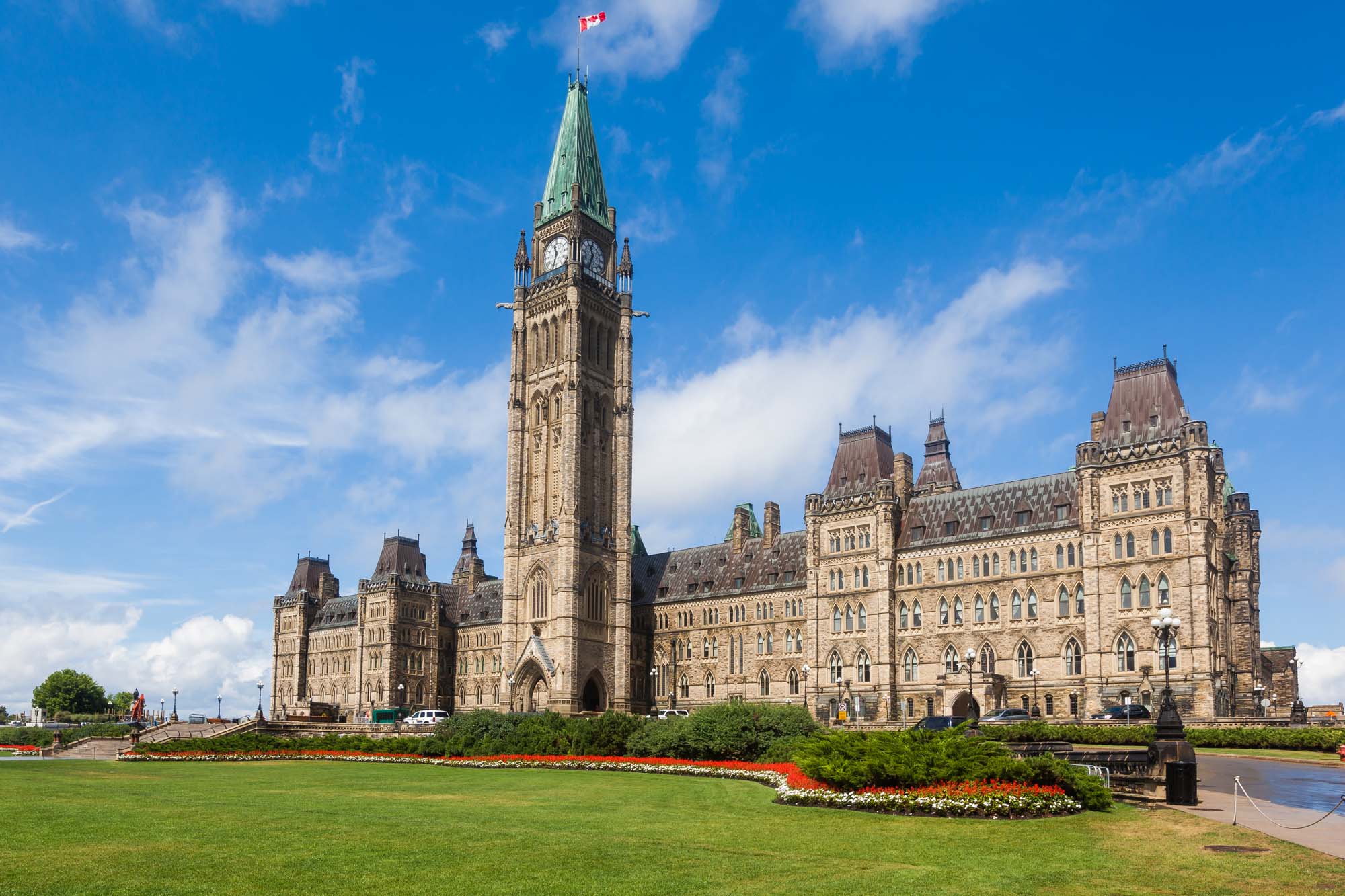 canada-ottawa-the-Center-Block-and-the-Peace-Tower-in-Parliament-Hil-shutterstock_281642306