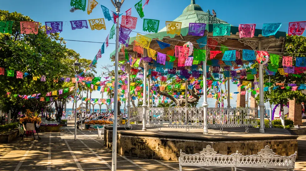 Farverige gader, festivaller og unikke kulturer venter på dit krydstogt i Caribien